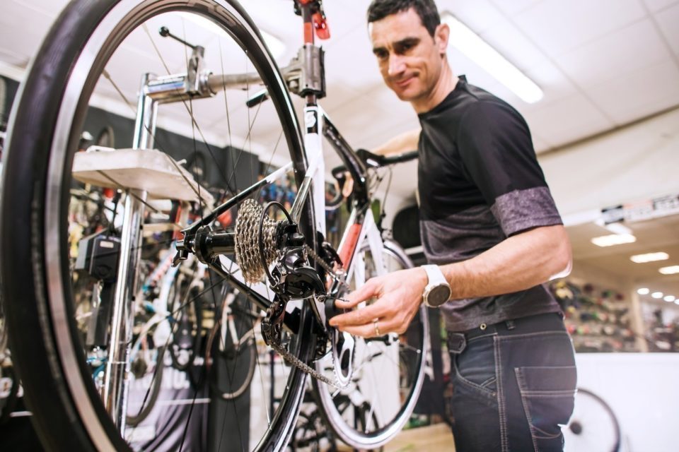 Réparation de Vélo en Suisse : Des Solutions sur Mesure pour Cyclistes Exigeants
