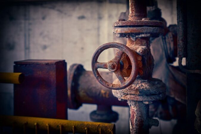 valve rouillée sur tuyau, boîte métallique, décor industriel